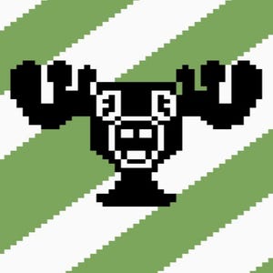 Puede incluir: Cabeza de alce negra pixelada con grandes astas sobre un fondo de rayas verdes y blancas. El alce tiene un diseño simple y en bloques, con detalles blancos para los ojos y la boca. Las rayas del fondo son diagonales.