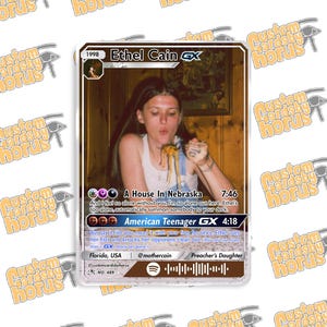 Tarjeta holográfica de Ethel Cain: arte coleccionable de íconos musicales, merchandising de edición limitada, tarjeta con acabado brillante.