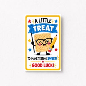 Puede incluir: Una tarjeta rectangular con un cuadrado de cereal de arroz de dibujos animados con gafas negras, sosteniendo una pancarta azul que dice A LITTLE TREAT y un lápiz amarillo. El texto debajo dice TO MAKE TESTING SWEET! GOOD LUCK! con estrellas.