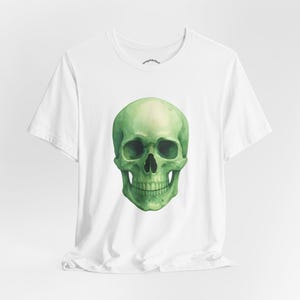 Green Skull Graphic T-Shirt: Gothic Halloween Unisex Tee