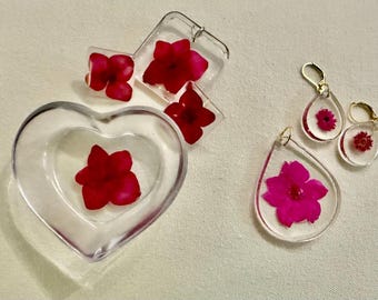 Handmade One-of-a-Kind Resin Heart Bowl and Jewelry Set | Pressed Flower Earrings & Pendant | Unique Botanical Gift