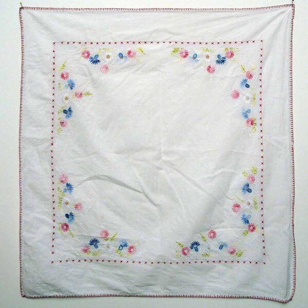 Vintage 1920s Embroidered Linen Tablecloth Daisies