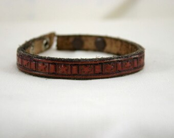 Leather bracelet with star basketweave pattern