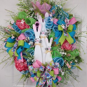 Bunny family coming through the floral fields, Easter Wreath, Front Door Wreath, Door Décor, Easter Décor, Rabbit family, Spring, home décor