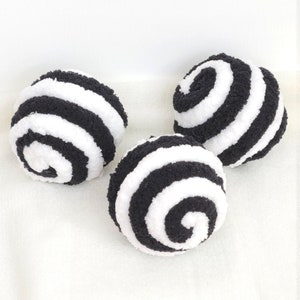 Black and White Chunky Yarn Balls Set of 3, Wreath Attachment, Home Decoration, Black and White Round Ball Picks, Ball Picks