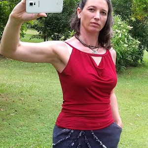 Rio-red low-back tank top, in bamboo jersey with draped neckline