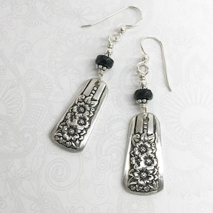 Pendientes de cuchara demitasse con ónix negro, pendientes colgantes de plata, joyería de cuchara, 'Silver Belle' circa 1940