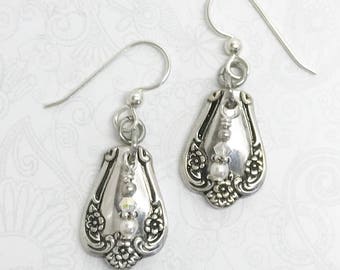 Petites boucles d'oreilles cuillère, bijoux en argenterie, boucles d'oreilles en argent, perles blanches, « Daybreak » 1952