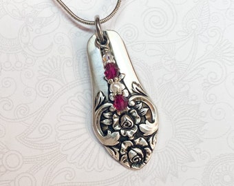Collier cuillère, pendentif cuillère, cristaux rubis Swarovski, perle blanche, plantation 1948, bijoux cuillère
