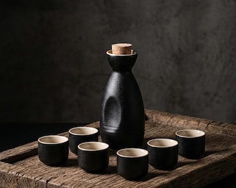 Japanisches Saké-Set - Mattschwarzer Saki-Topf aus Keramik mit 6 Tassen