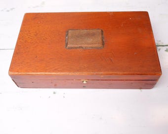 Vintage Wooden Presentation Box | MBE Inscribed Keepsake Case | British Honour Memorabilia Storage Box 19.5cm