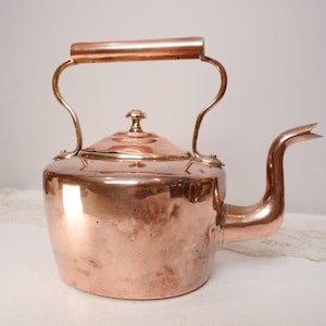 Medium Vintage Copper Kettle | Brass Handle Tea Pot | Rustic Farmhouse Kitchen Decor | Traditional English Copperware | Statement Piece