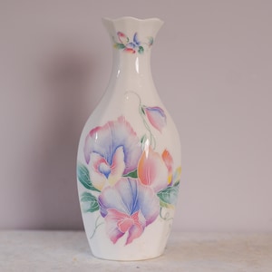 Vintage Aynsley Little Sweetheart Vase, English Porcelain Floral Decor, Collectible Flower Holder, Cottagecore Home Accent, Gift Idea