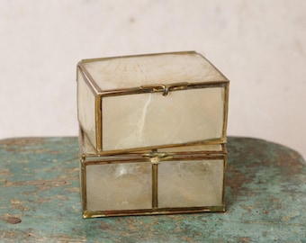 Cajas de baratijas vintage de nácar / cajas de conchas con marco de latón / almacenamiento de joyas iridiscentes / decoración costera / caja de tocador de colección
