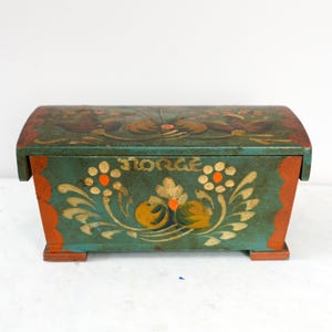 Vintage Norwegian Rosemaling Box | Hand-Painted Scandinavian Folk Art Wooden Jewellery Trinket Box | Mid-Century Nordic Decor