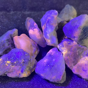 Raw UV Reactive Afghanite