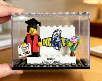 Conjunto de minifiguras personalizado con vitrina personalizada / Minifigura personalizada 2026 Regalo de graduación / Regalo de estudiante graduado para él/ella
