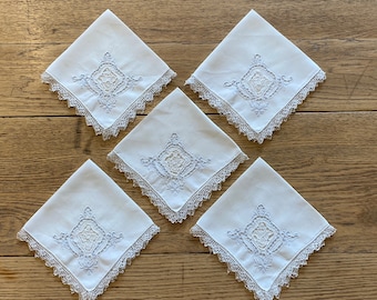 11 Vintage White Cotton Napkins w/ Floral Embroidered Design and Lace Trim