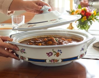 Antieke koninklijke porseleinterrine: bloemen achthoekige serveerschaal, ca. 1910