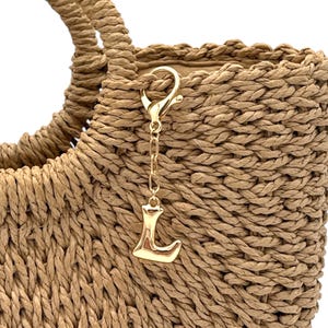 Vergoldeter Monogramm-Buchstabe &quot;&quot;L&quot;&quot; - Taschenanhänger - Trendiges Schlüsselanhänger-Accessoire.&quot;