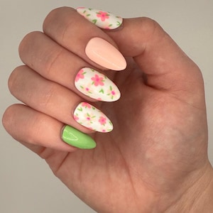Fleurs- Pink, Green, & White Flower Nails