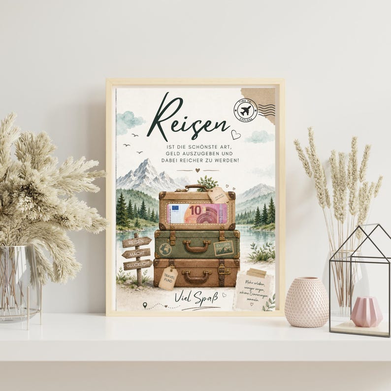 Pu&ograve; includere: Una stampa da parete incorniciata con una pila di tre valigie in stile vintage davanti a un paesaggio di montagna e lago. Il testo recita "Reisen IST DIE SCH&Ouml;NSTE ART, GELD AUSZUGEBEN UND DABEI REICHER ZU WERDEN!" con una banconota da 10 euro.