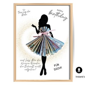 Puede incluir: Impresión enmarcada con una silueta negra de una mujer, su vestido hecho de billetes doblados. Las palabras "HAPPY birthday" están encima de la silueta. Otros textos incluyen "Tanz aus der Reihe" y "FÜR DICH!!".