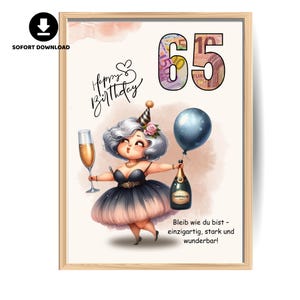 Könnte beinhalten: Ein gerahmter Druck mit einer Cartoon-Illustration zum 65. Geburtstag. Das Bild zeigt eine Frau, die eine Champagnerflasche und einen Ballon hält, mit den Worten "Happy Birthday" und "Bleib wie du bist - einzigartig, stark und wunderbar!" im Bild.