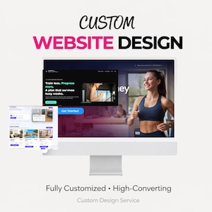 以下が含まれることがあります： 黒とピンクで「CUSTOM WEBSITE DESIGN」というテキストが表示されたウェブサイトのデザインが、コンピューターモニターに表示されています。画面には、走っている女性とウェブサイトのモックアップが表示されています。「Train less. Progress more. A plan that survives busy weeks.」というテキストも表示されています。