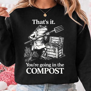 Puede incluir: Un juego de tres tazas de cerámica con un acabado mate moteado. Las tazas son de color crema, marrón claro y marrón oscuro. Cada taza tiene un diseño simple y minimalista.