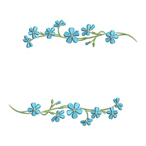Op de afbeelding: Twee bloemenborduurontwerpen met lichtblauwe bloemen met gele centra en groene stelen. De bloemen zijn gerangschikt in een gebogen lijn, waardoor een decoratieve rand of accent ontstaat.