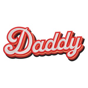 Puede incluir: Parche bordado con la palabra "Daddy" en una fuente retro. El texto es blanco con contornos rojos y naranjas, y un efecto de sombra negra, creando una apariencia 3D. Ideal para ropa o accesorios.