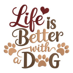 Puede incluir: Un diseño bordado con el texto "Life is Better with a Dog". Las palabras están en varios tonos de marrón y rojo, con huellas de patas y un corazón. El diseño está sobre un fondo blanco.