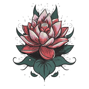 Puede incluir: Ilustración detallada de una flor de loto en plena floración. La flor presenta pétalos rosas y rojos con una apariencia texturizada, rodeados de hojas y detalles en verde oscuro. El diseño se establece sobre un fondo blanco.