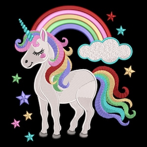 Puede incluir: Diseño bordado de un unicornio blanco con melena y cola de arcoíris, un cuerno turquesa y ojos cerrados. Un arcoíris se arquea sobre el unicornio, con una nube y estrellas sobre un fondo negro. El diseño es probablemente para un parche o aplique.