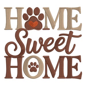 Puede incluir: Diseño bordado con las palabras "HOME Sweet HOME" en hilo marrón y beige. La palabra "HOME" presenta una huella de pata con un corazón en el centro. La parte inferior "HOME" tiene una huella de pata.