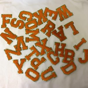 Parche de letras de chenilla, parche termoadhesivo con letras universitarias, monograma DIY, parche de chenilla, para usar en neceseres y bolsas de nailon.