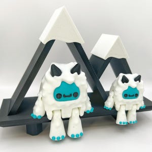 Articulated Yeti Fidget Friend: 3D Printed Desk Pet with Optional Shelf