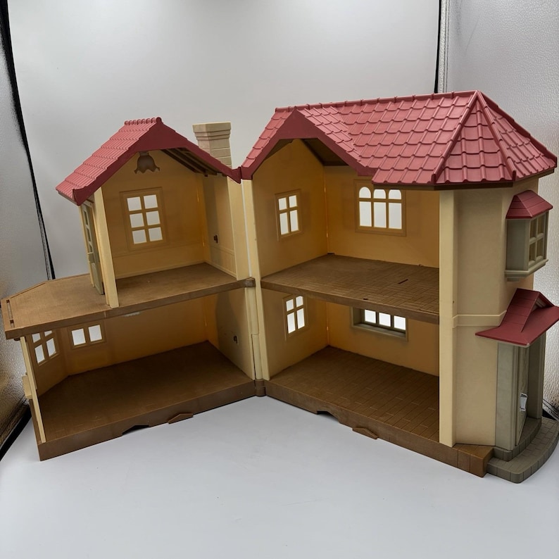 Casa de muñecas estilo campestre con techo rojo vintage Calico Critters de Sylvanian Families. imagen 7