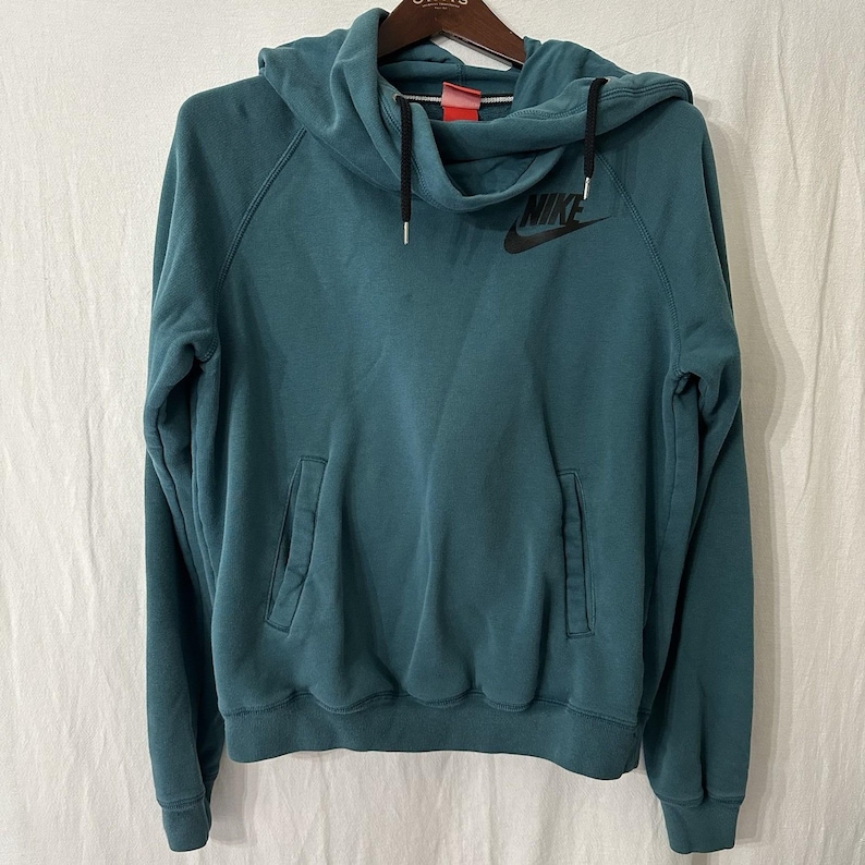 Felpa con cappuccio Nike da donna, collo a imbuto medio, verde, in pile, abbigliamento sportivo Y2K, logo Nike immagine 1