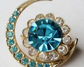 Vintage années 40 Coro or Charmian Aquamarine Blue Crescent Moon & étoiles strass broche