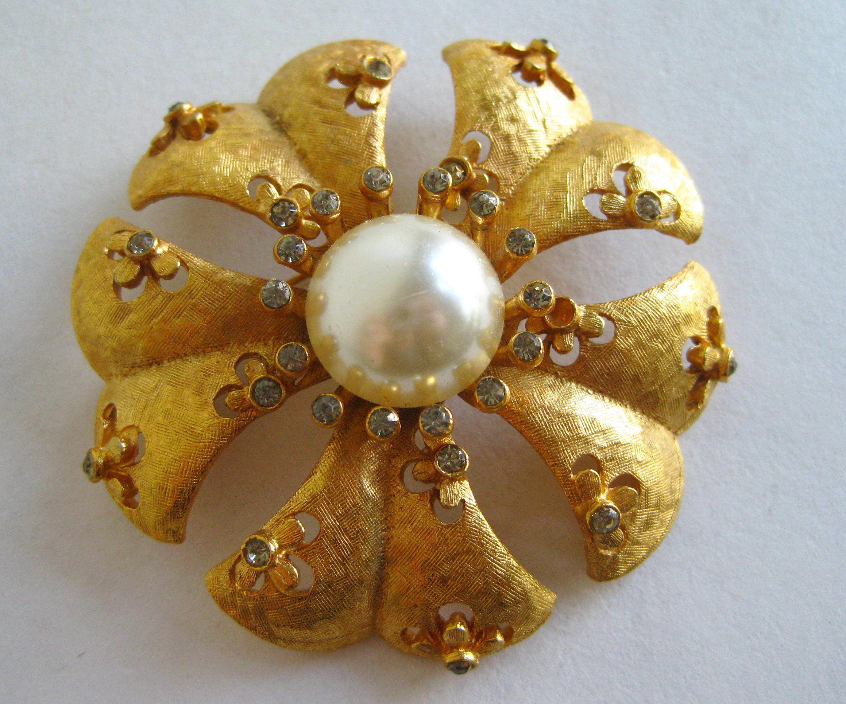 Vintage 50s Florenza Gold Faux Pearl Jeweled Rhinestone Brooch Pin