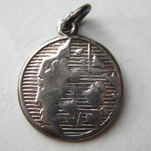 Dije vintage con mapa de Dinamarca, dije redondo de plata 830 danesa para pulsera.