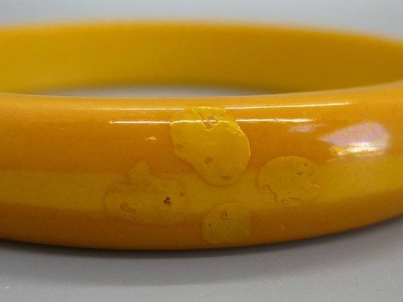 Vintage 40s Egg Yolk Yellow Bakelite Bangle Brace… - image 3