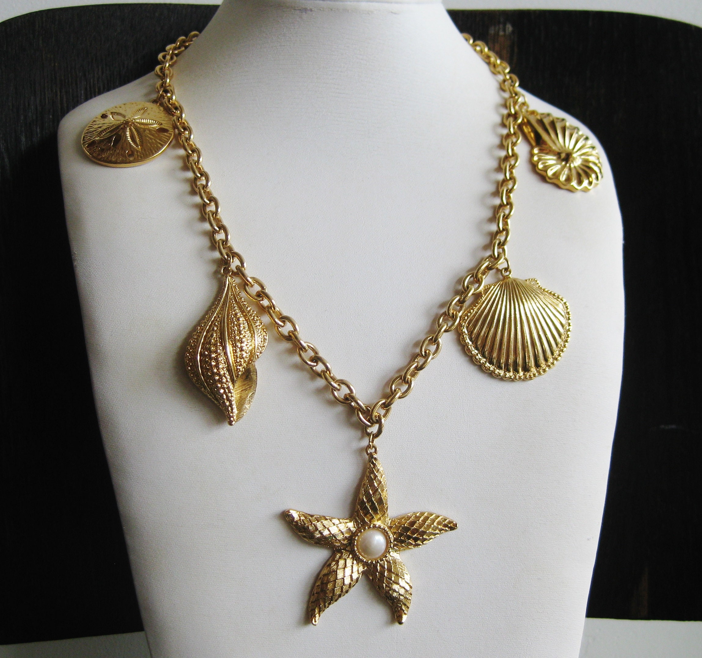 Vintage Kenneth Jay Lane KJL Avon Royal Sea Gold Seashell Charm Necklace