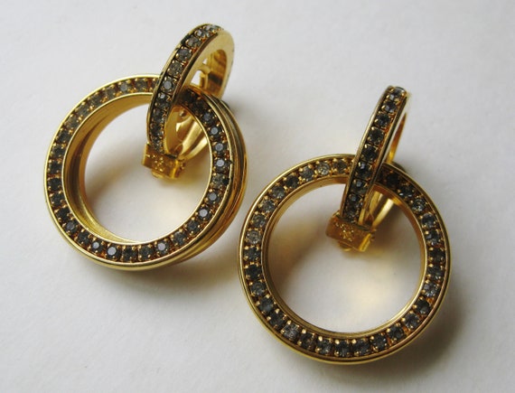 Still on original card with price tag Vintage Designer HOBE Clip-on with roller Classy Gold Double Loop Hoops Textured New Old Stock
