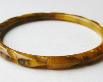 Vintage 40s Carved Caramel Mottled Yellow Butterscotch Bakelite Bangle Bracelet