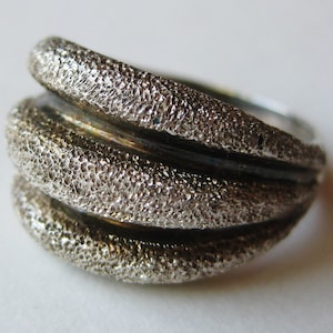 Vintage Modernist Sterling Silver Textured Band Ring size 7.25