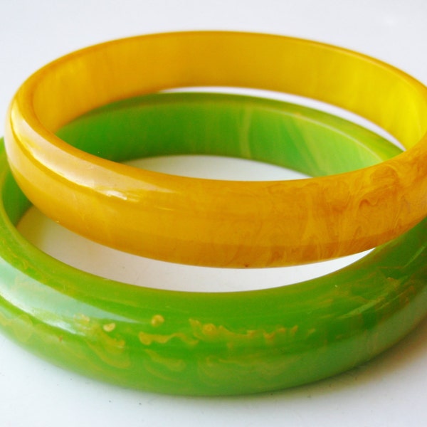 2 Vintage 40s Vibrant Green & Yellow Marbled Swirl Bakelite Bangle Bracelets