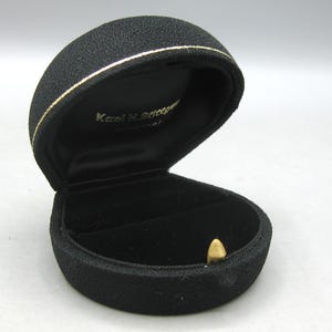 Vintage Karl H. Stittgen originele Zwitserse zwarte drukknop koepelvormige presentatie sieraden ringdoos